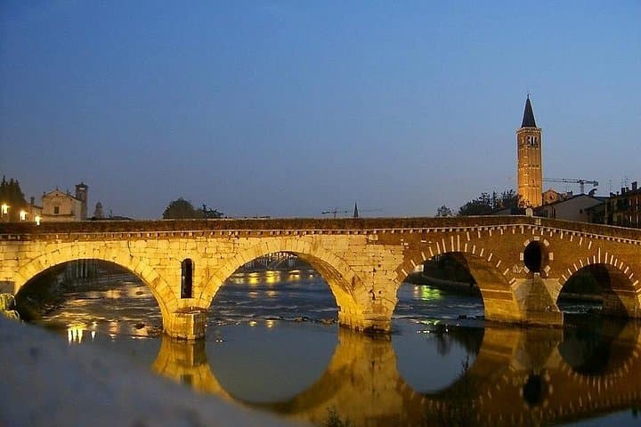 Visit of Verona and Lake Garda. Private tour with pick-up