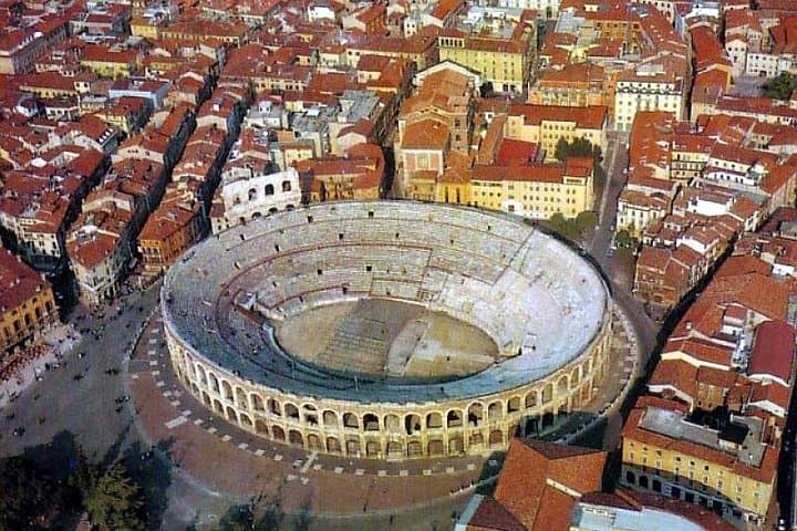 Visit of Verona and Lake Garda. Private tour with pick-up