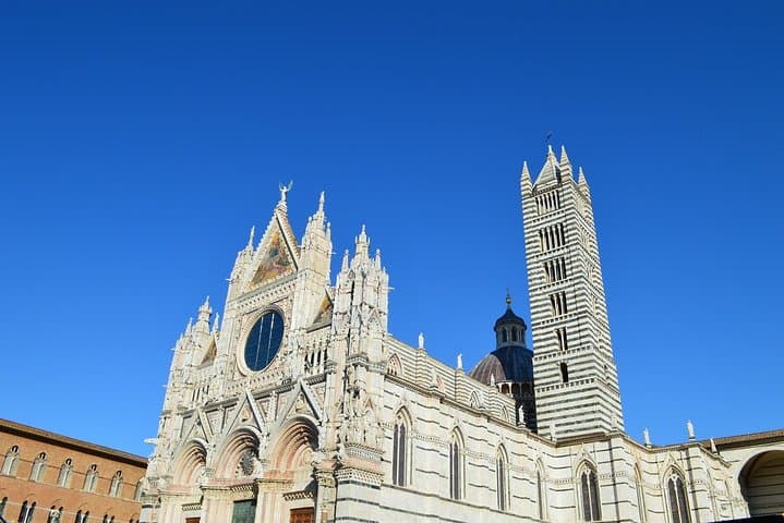 Siena Tour and exclusive window on Piazza del Campo
