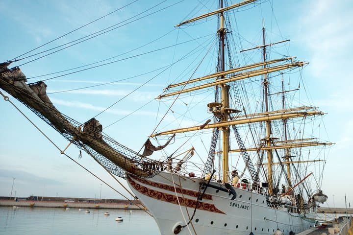 ItalyBesTours Transfer Civitavecchia Port to Fiumicino FCO Airport with 3 hours Rome Tour