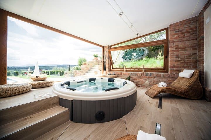 Menu with a “View” in the enchantment of the Tuscan hills