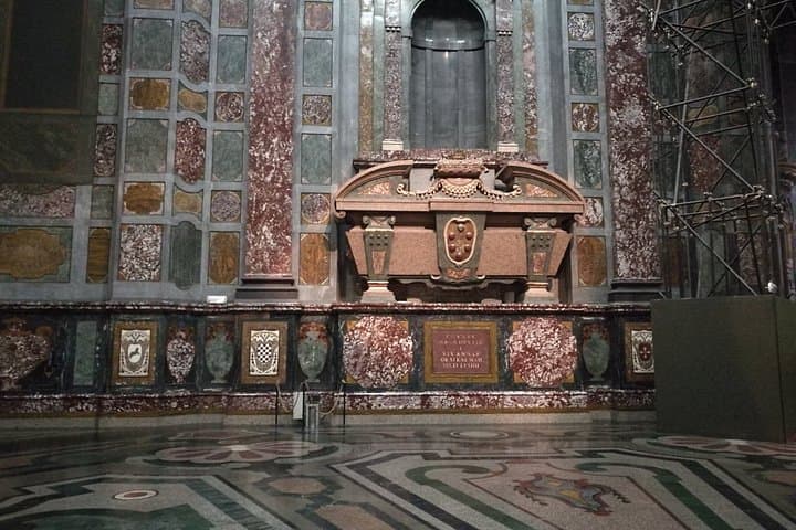 Florence: 1.5 hour Medici Chapels monolingual small-group guided tour