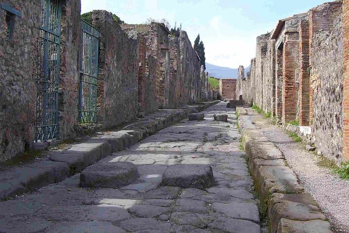 Private Transfer with Pompeii Stop from Naples or Sorrento
