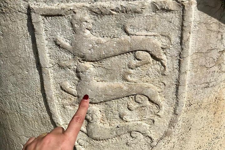 A special well in campo del ghetto nuovo -the Jewish ghetto of Venice tour