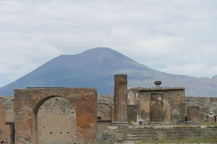 Pompeii and Vesuvius - VIP Tour/Small Group with Lunch