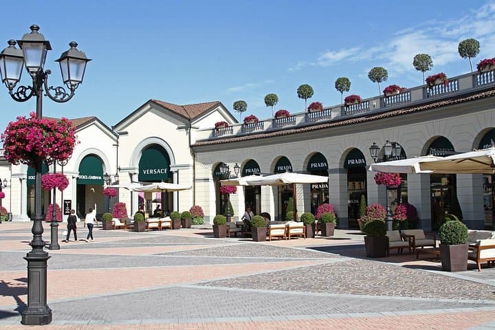 Serravalle Outlet shopping, private tour from Milan, by car.