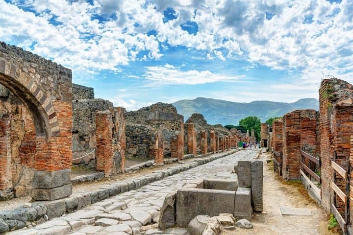Private 4 days Route in Campania Region from Naples with Hotel pick-up