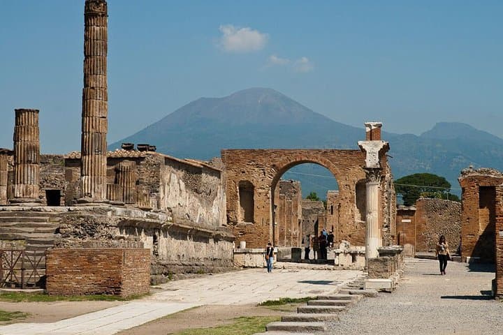 Private 4 days Route in Campania Region from Naples with Hotel pick-up