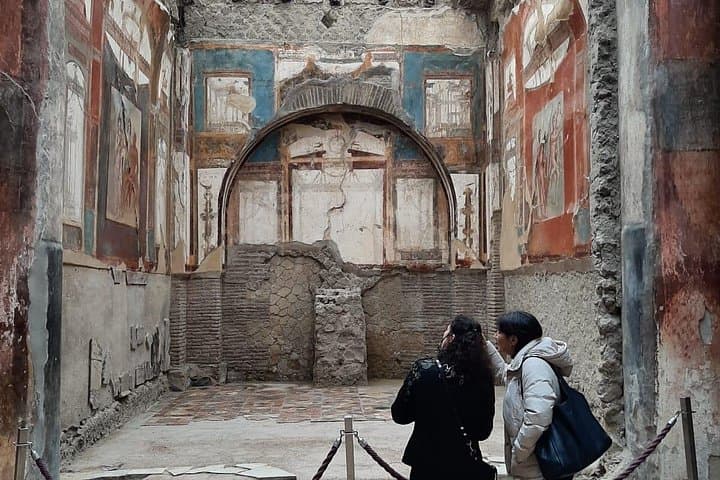 Private Walking Tour through the Historical City of Herculaneum