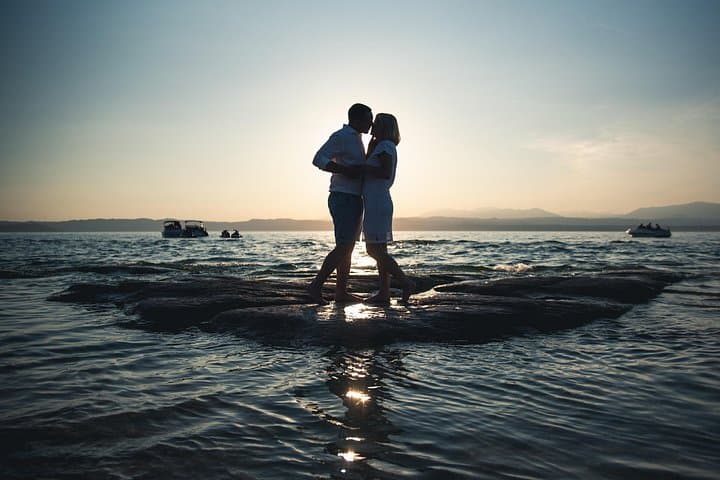 Private Walking Photography Tour in Sirmione