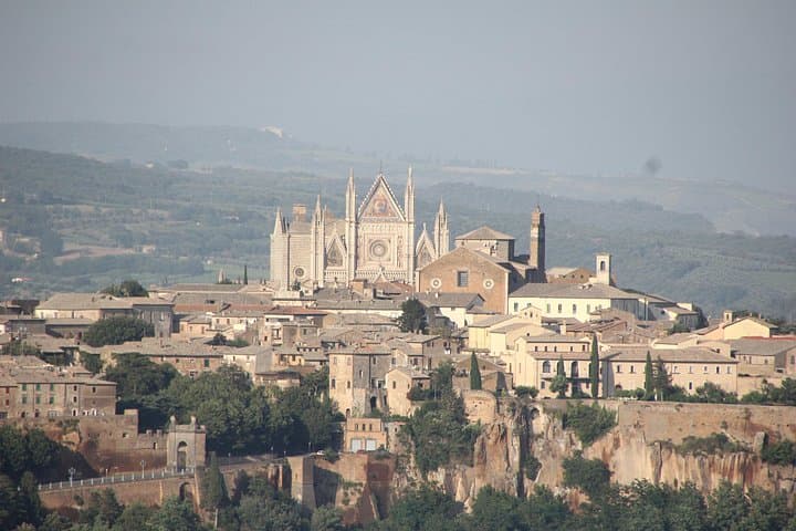 Orvieto, the Cathedral with golden mosaics and the medieval city – Private Tour