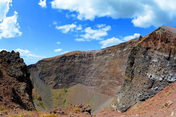 Wine tasting with a light lunch on Vesuvius