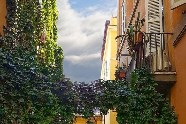 Skip-the-line Villa Farnesina Raphael Paintings & Trastevere Guided Tour in Rome
