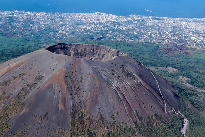 UrbExcursions Pompeii Skip-The-Line and Mt Vesuvius with Lunch&WineTasting from Rome