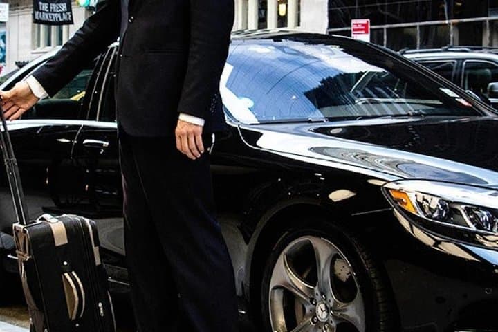 PRIVATE CAR PROFESSIONAL ENGLISH SPEAKING DRIVER