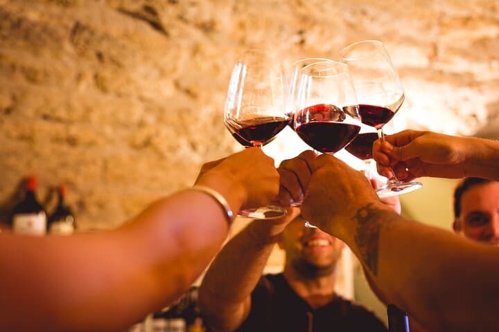 San Gimignano and Winery Experience with Lunch from Livorno