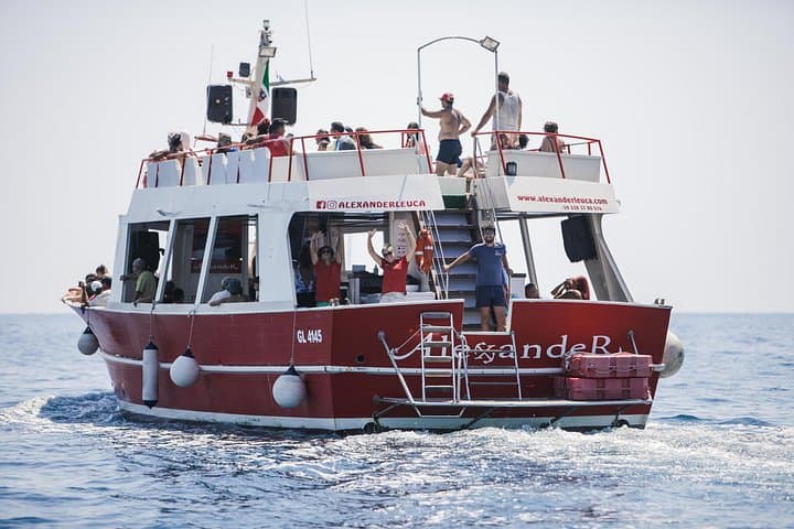 Relax on board the Alexander