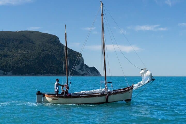 Private Traditional Sailboat Tour of the Conero Riviera