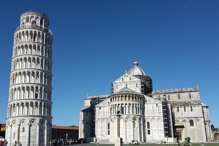 Pisa Highlights on a Guided Tour with Entry Ticket from Florence