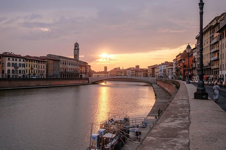 Pisa Highlights on a Guided Tour with Entry Ticket from Florence