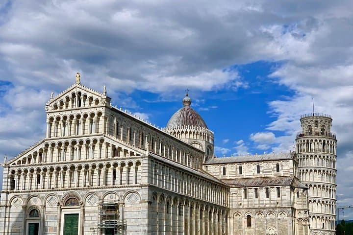 Pisa Highlights on a Guided Tour with Entry Ticket from Florence