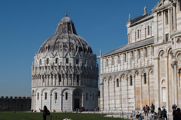 Pisa Highlights on a Guided Tour with Entry Ticket from Florence