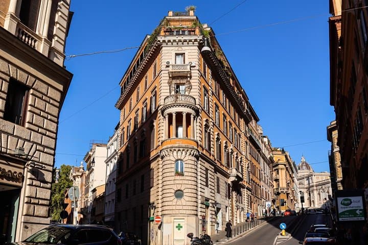 An Architectural insight of Rome on a Private Tour with a local