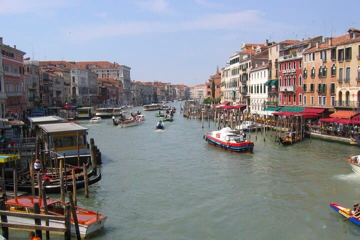 Private Full Day Tour from Milan to Venice with local tour guide and fast train