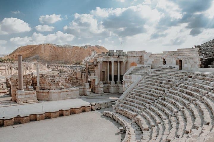 Discovering Pompeii and Herculaneum - VIP Tour with Lunch