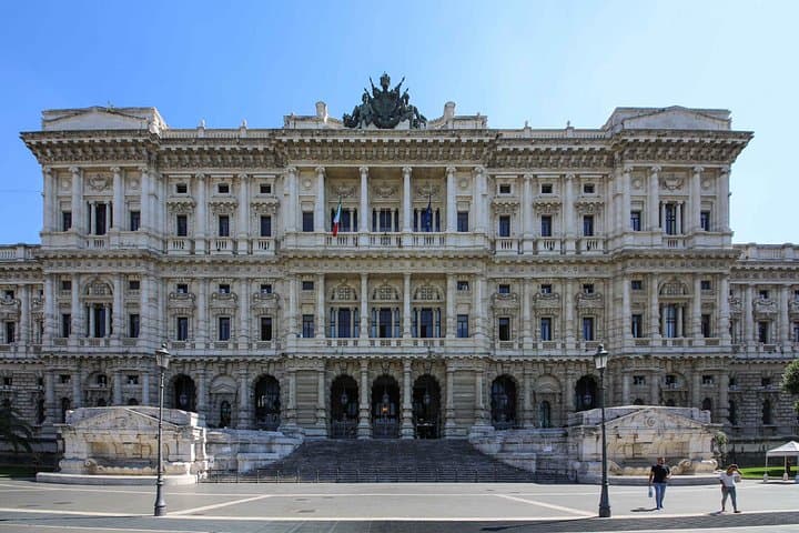 Departure Transfer from Rome to Rome Airport FCO in Private Van