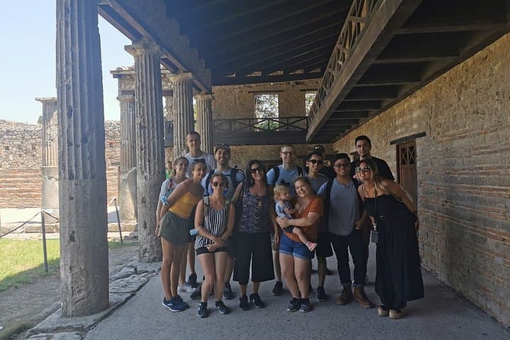 All-Inclusive Pompeii Tour with Guide, Lunch and Ticket from Rome