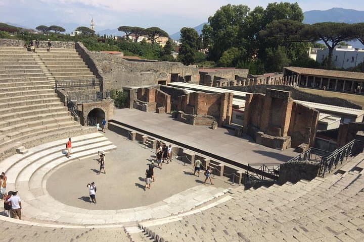 Pompeii shuttle service go and return