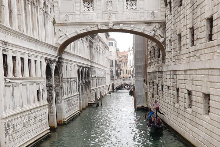 Private Transfer to/from Venice Airport or Piazzale Roma from/to Venice Centre