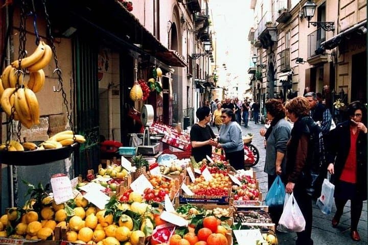 Discover Sorrento with food tasting and walking Tour