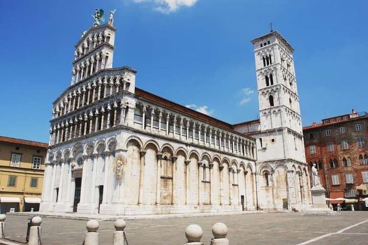 Livorno Shore Excursion: Pisa, Lucca and wine experience Private Day Trip