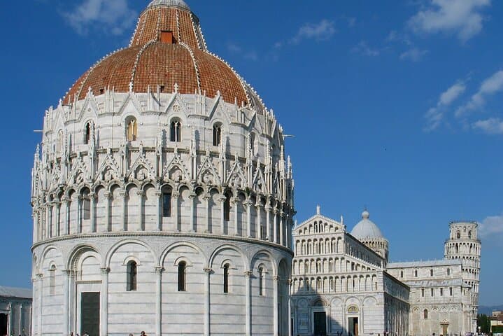 Livorno Shore Excursion: Pisa, Lucca and wine experience Private Day Trip