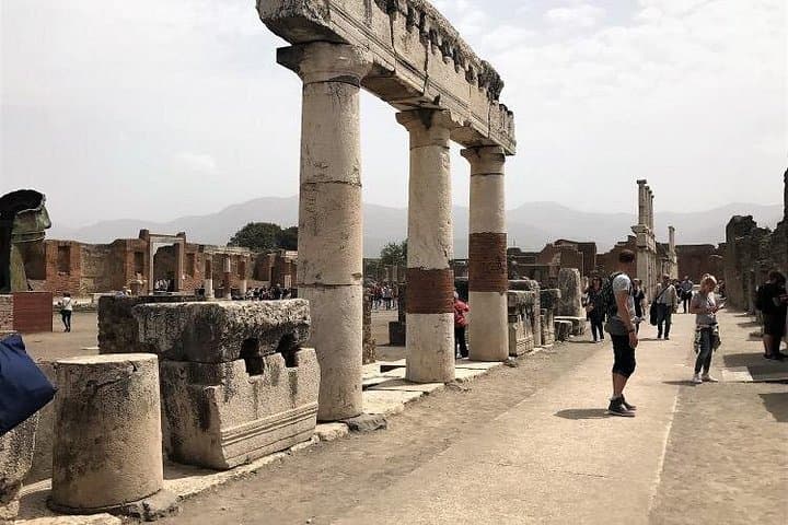 Pompeii: Guided Small Group Tour Max 6 People with Private Option