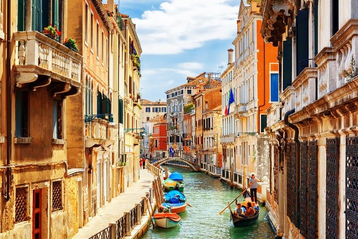 Venice: Hidden Gems Walking Tour with a Local Guide