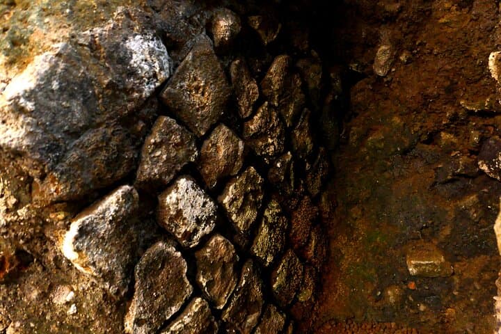 Visible stratification below the Trevi Square
