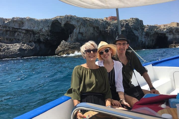 Boat tour Ortigia, sea caves and Pillirina 2h