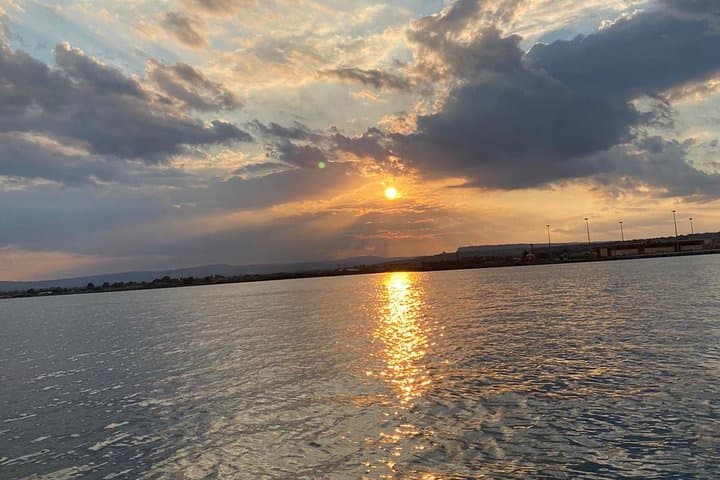 Boat tour Ortigia, sea caves and Pillirina 2h