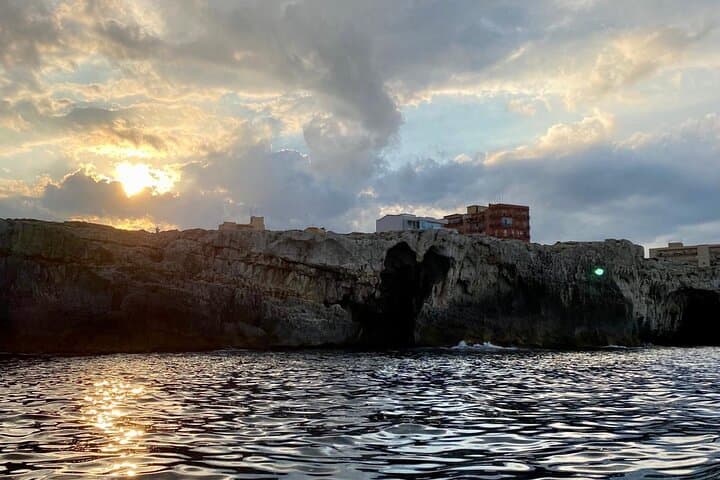 Boat tour Ortigia, sea caves and Pillirina 2h