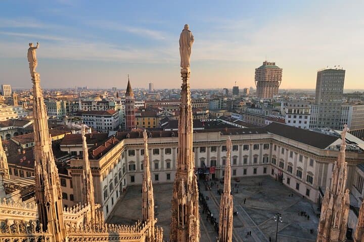 Milan: La Scala Theater and Duomo Rooftops - Semi private tour