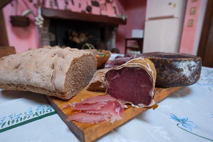 Market tour and lunch or dinner at a local's home in Siracusa