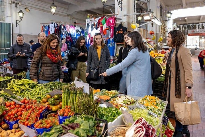 Market tour and lunch or dinner at a local's home in Siracusa