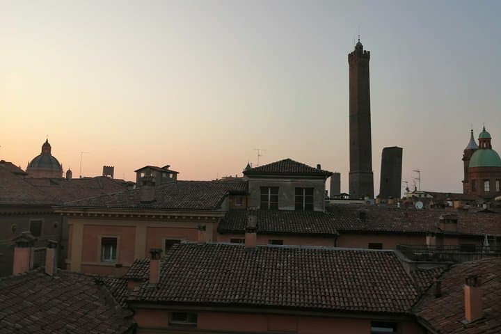 Bologna historical art walking tour with hidden gems and tastings