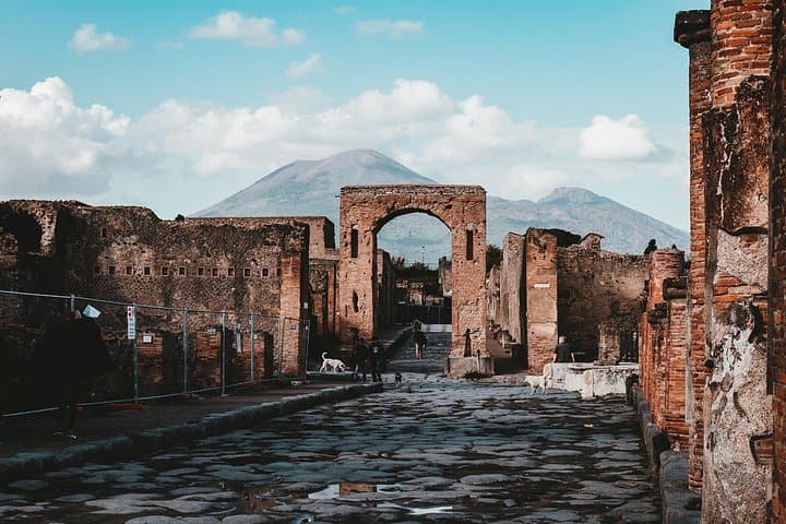 Pompeii street