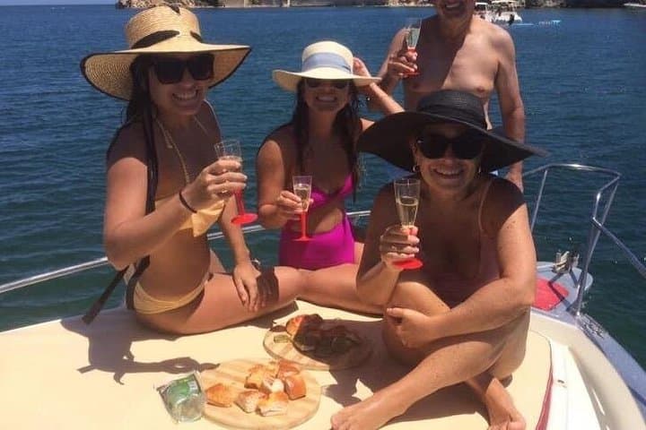 Private boat tour with prosecco and fresh fruit