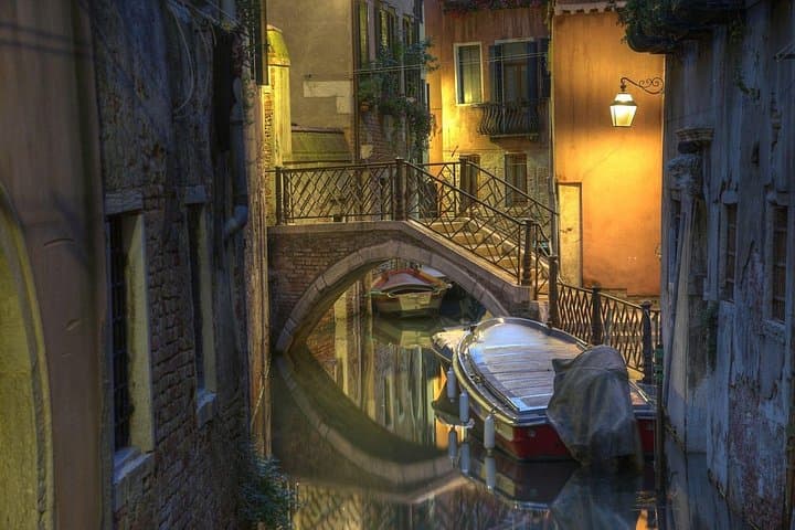 Explore Venice in the evening with our Venice Ghost and Legends tour