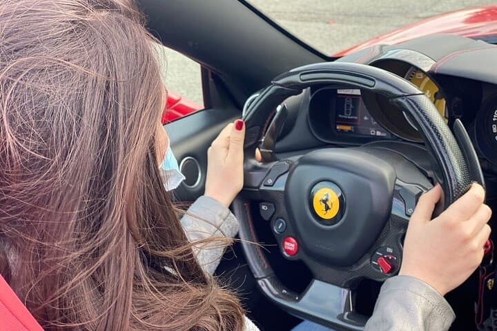 PIT LANE RED PASSION Ferrari California Turbo HS Road Test Drive